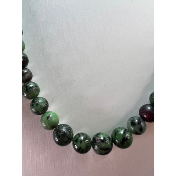 Ruby in zoisite graduated necklace with sterling silver clasp - Picture 6 of 11